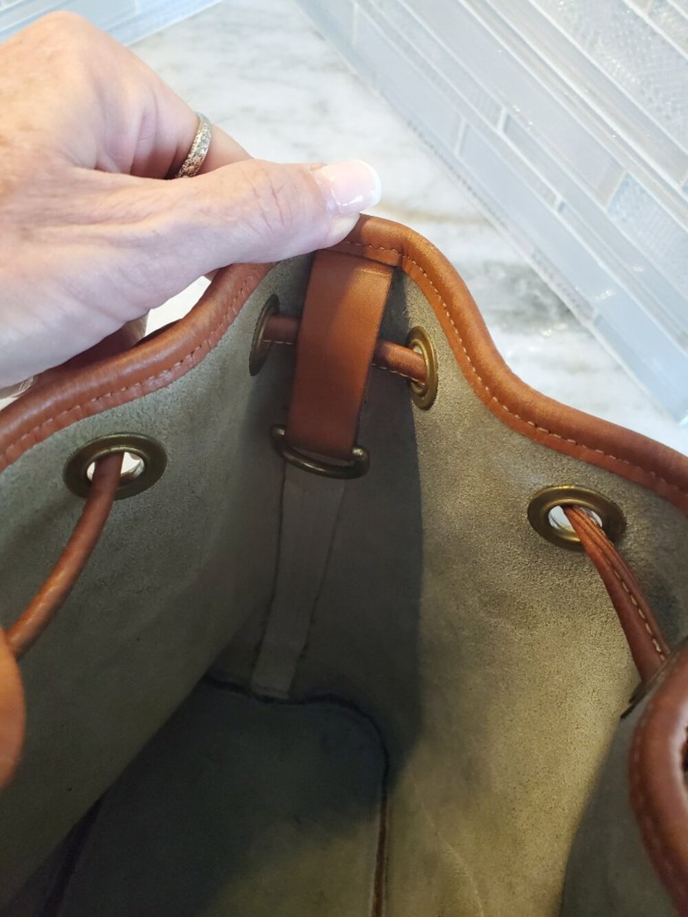 Vintage Dooney & Bourke 90s Drawstring Bucket Bag Wheat & British Tan - Picture 11 of 11